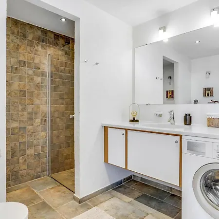 Amazing In Rm With Kitchen Holiday home
